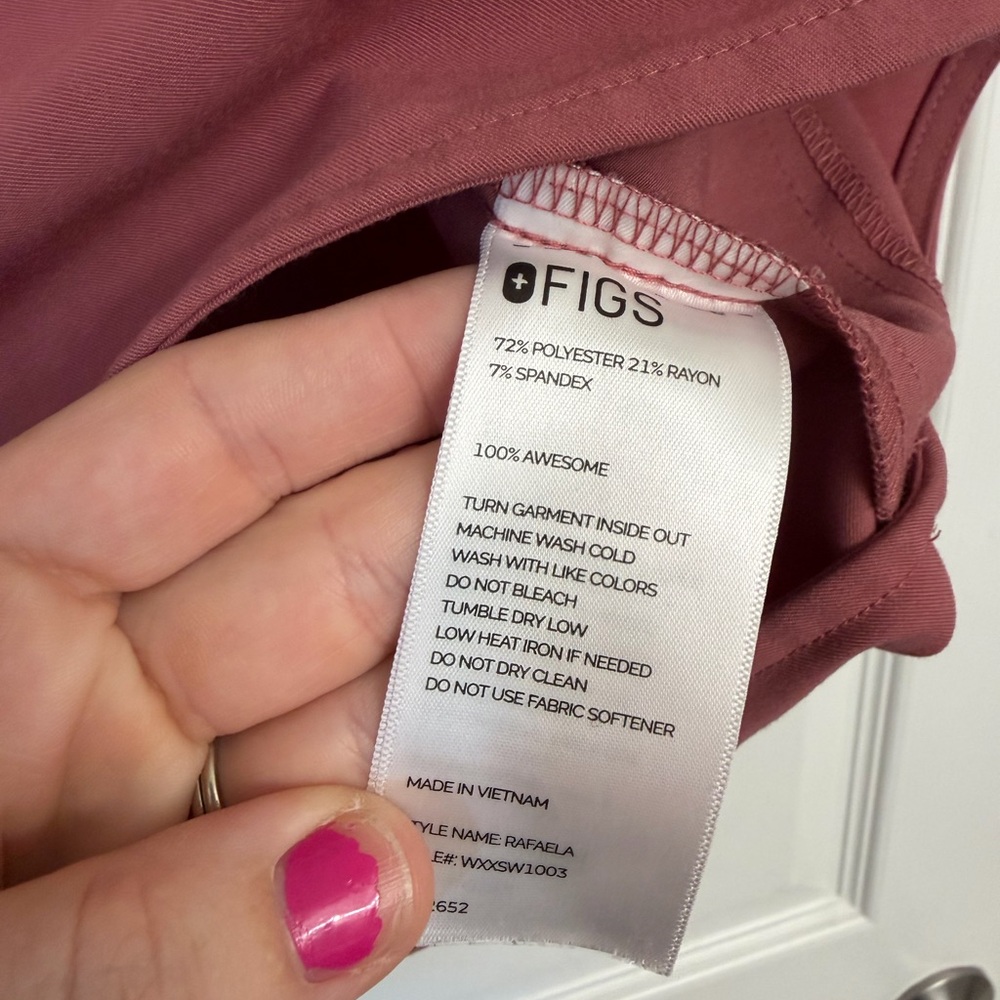 FIGS Rafaela Oversized Scrub Top dusty rose | Size Large - Picture 4 of 8